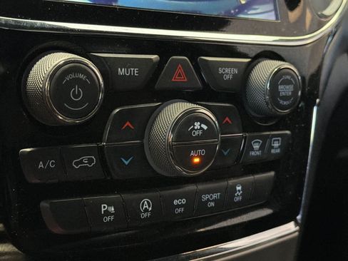 Used 2020 Jeep Grand Cherokee Altitude AWD/4WD image 22