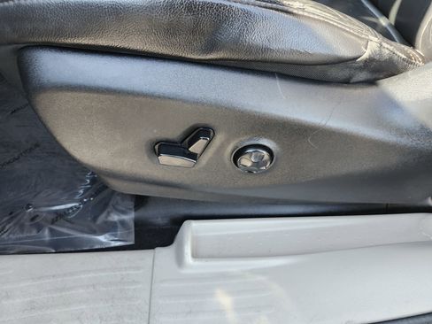 Used 2017 Chrysler Pacifica Touring-L FWD image 22