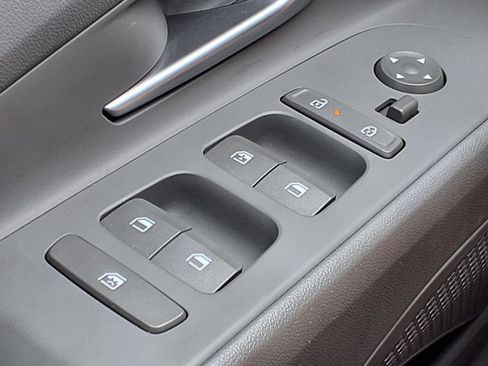 Used 2025 Hyundai Elantra SEL image 12