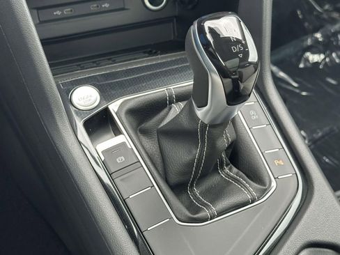 New 2026 Volkswagen Taos SE FWD image 23