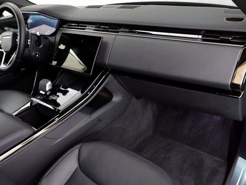 Used 2025 Land Rover Range Rover Sport SE image 17