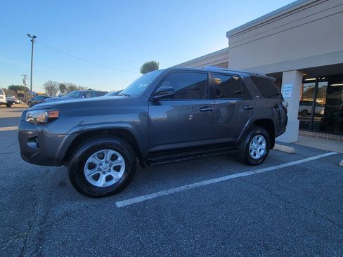 Used 2018 Toyota 4Runner SR5 image 7
