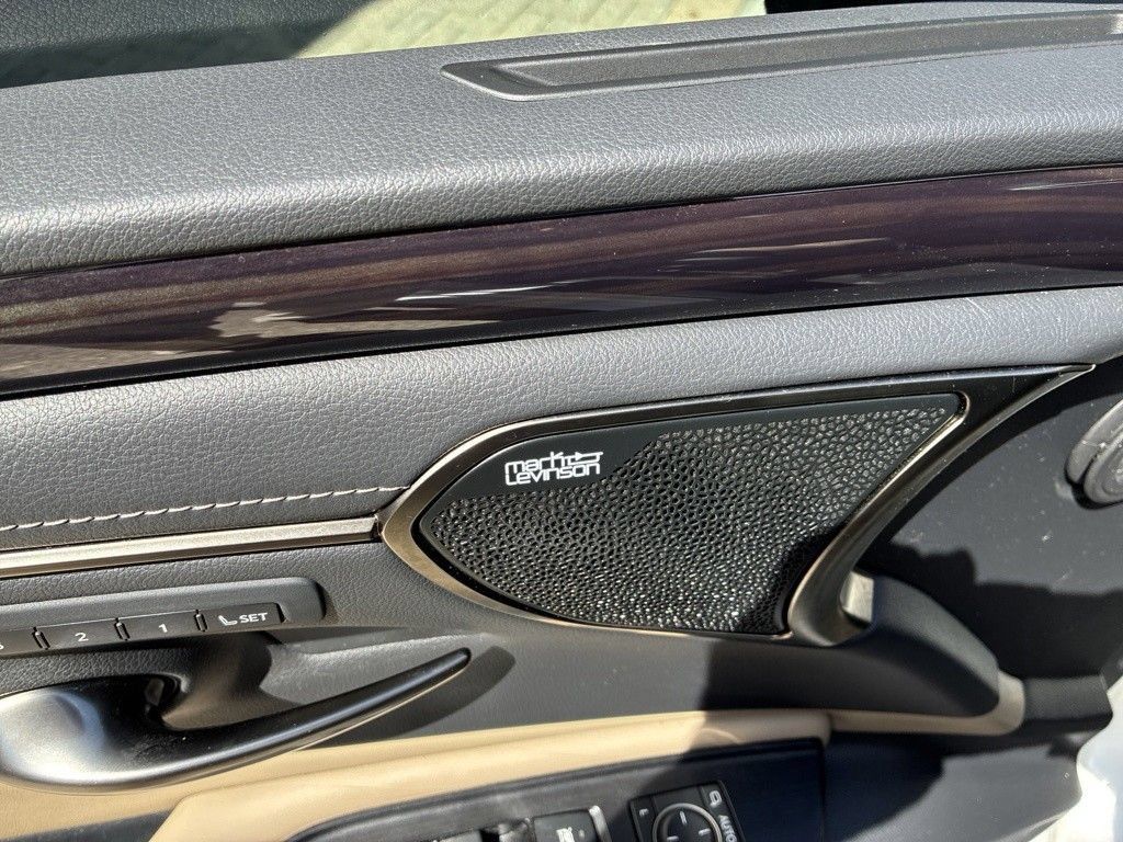 Used 2020 Lexus ES 300h w/ Premium Package FWD image 16