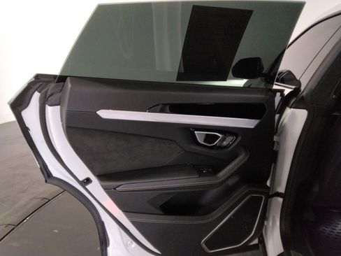Used 2020 Lamborghini Urus image 36