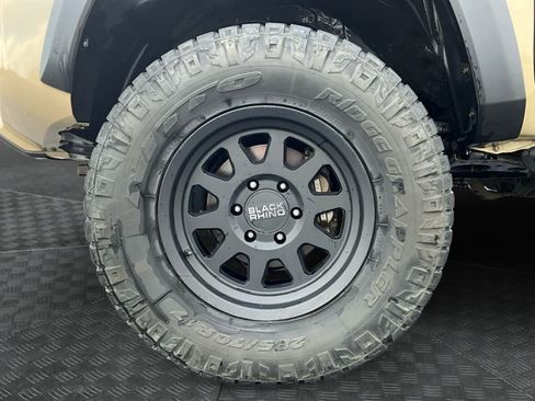 Used 2017 Toyota Tacoma TRD Off-Road w/ Tow Package (A/T) AWD/4WD image 14