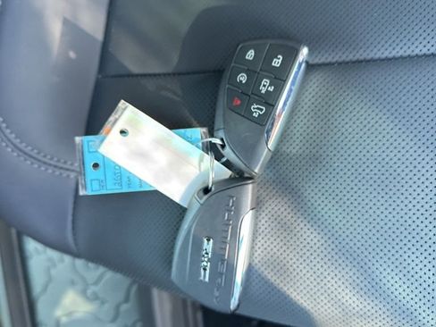 Used 2025 GMC Hummer EV 3X w/ LPO, Illumination Package image 39