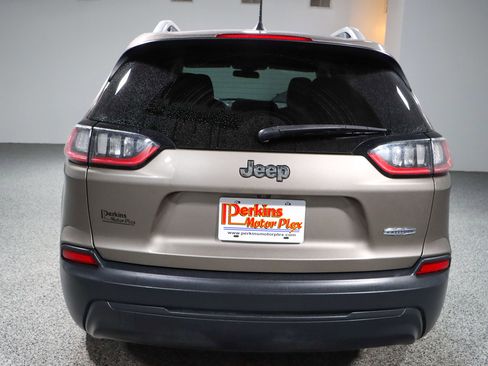 Used 2019 Jeep Cherokee Latitude w/ Popular Appearance Group image 8