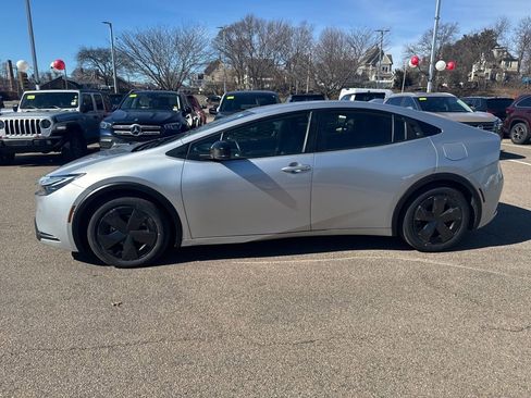 Used 2024 Toyota Prius LE image 4