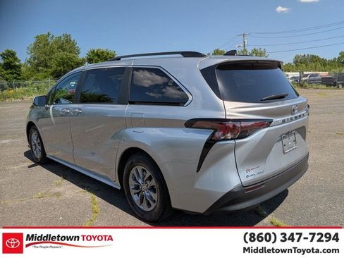 Used 2025 Toyota Sienna LE w/ LE Plus Package AWD/4WD image 5