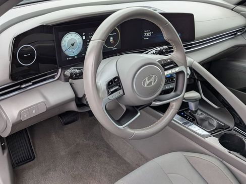 Used 2025 Hyundai Elantra SEL image 10