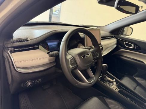 Used 2025 Jeep Compass Limited AWD/4WD image 13