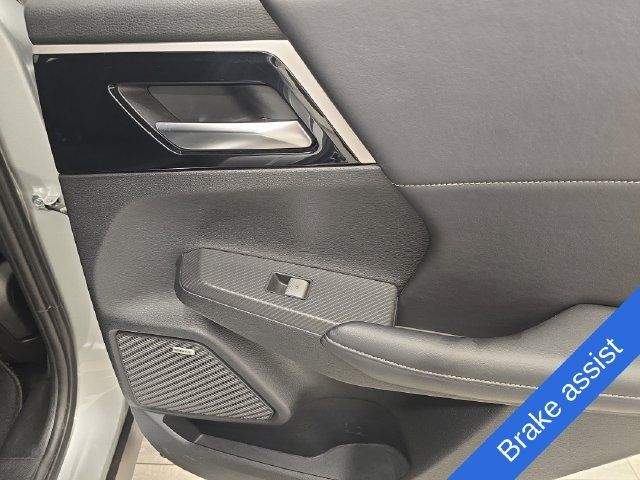 Used 2025 Mitsubishi Outlander AWD image 14