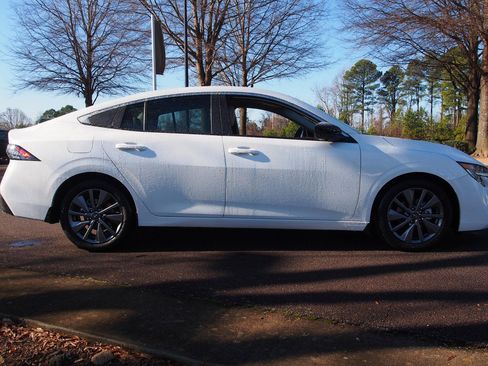 New 2026 Nissan Sentra SL w/ Floor Mat Package FWD image 8
