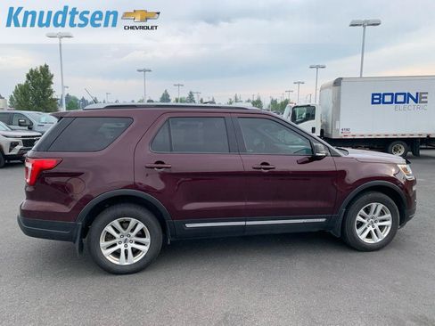 Used 2019 Ford Explorer XLT w/ Equipment Group 202A AWD/4WD image 8