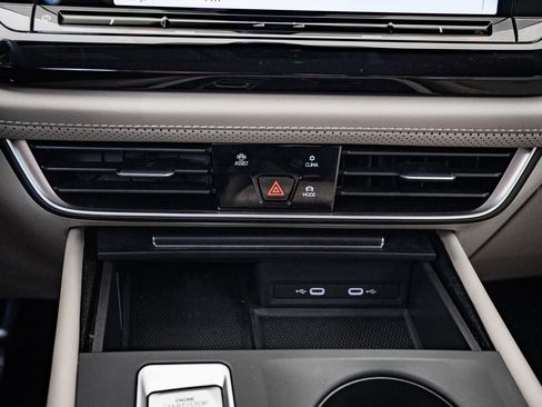 Used 2024 Volkswagen Atlas SE image 33