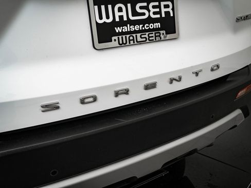 Used 2021 Kia Sorento SX Prestige image 16