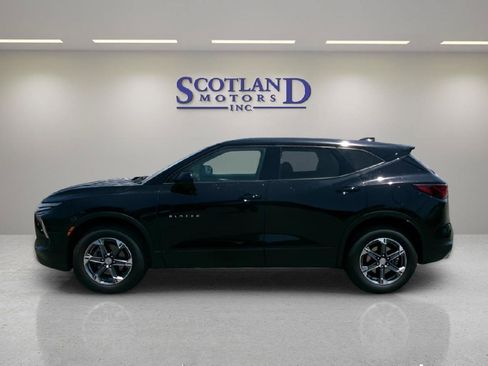 Used 2025 Chevrolet Blazer LT FWD image 1