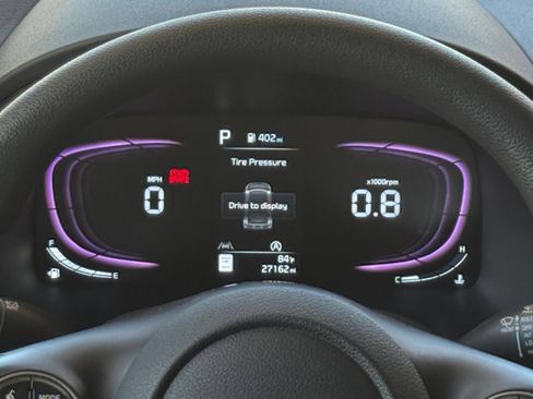 Used 2025 Kia Soul LX w/ LX Technology Package FWD image 38