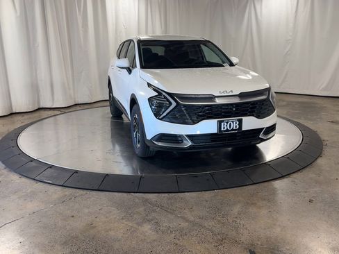 Certified 2025 Kia Sportage LX image 3