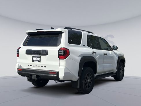 New 2026 Toyota 4Runner SR5 AWD/4WD image 4
