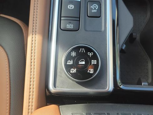 Used 2024 Nissan Pathfinder Platinum AWD/4WD image 23