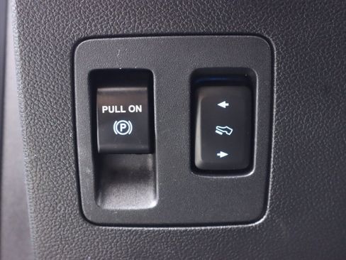 Used 2020 Ford F150 Lariat w/ Trailer Tow Package image 11