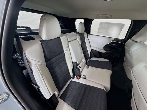 New 2026 Mitsubishi Outlander SE image 19