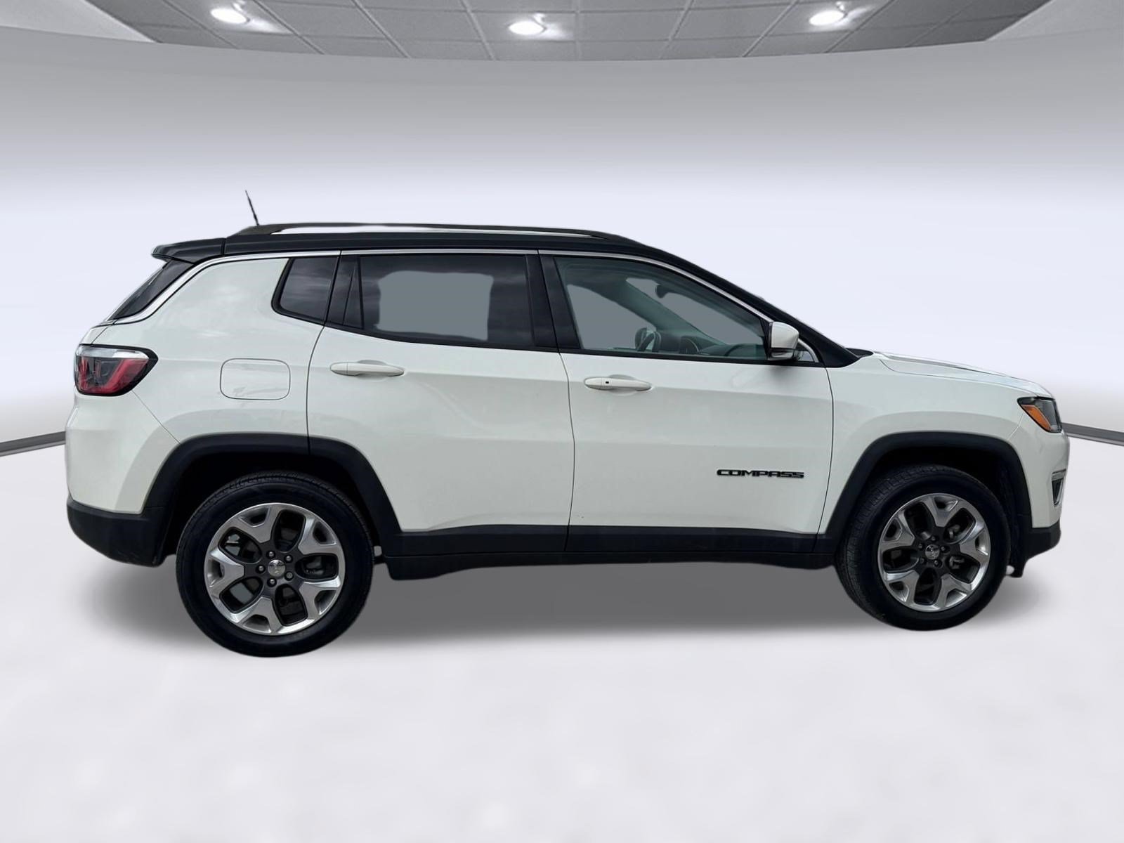 Used 2018 Jeep Compass Limited w/ Navigation Group AWD/4WD image 8