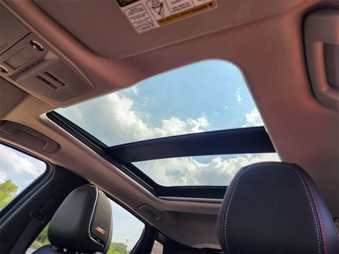 New 2025 Nissan Kicks SR w/ SR Premium Package image 5