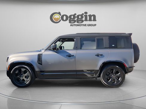 Used 2024 Land Rover Defender 110 X-Dynamic SE image 3