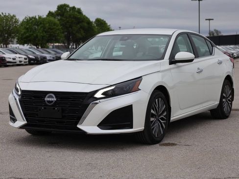 Used 2023 Nissan Altima 2.5 SV AWD/4WD image 6