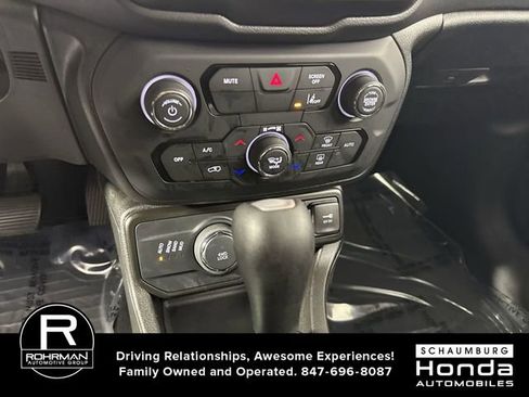 Used 2023 Jeep Renegade Latitude w/ Premium Group image 10