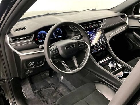 Used 2024 Jeep Grand Cherokee Altitude AWD/4WD image 16