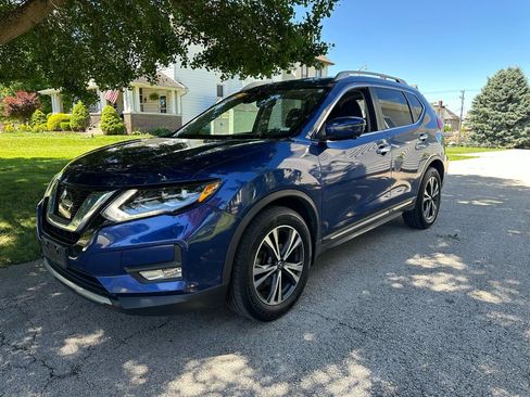 Used 2017 Nissan Rogue SL w/ SL Premium Package FWD image 3