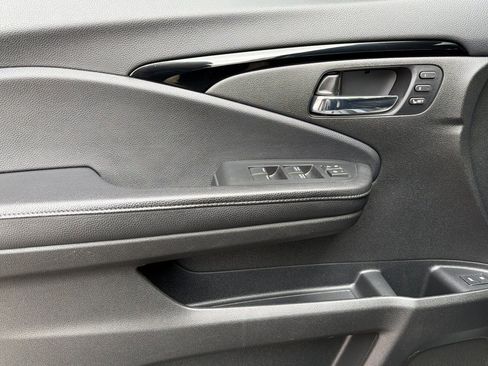 Used 2018 Honda Pilot Elite image 11