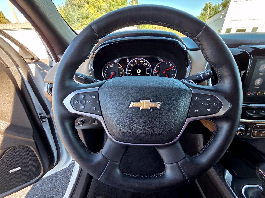 Used 2023 Chevrolet Traverse Premier FWD image 17
