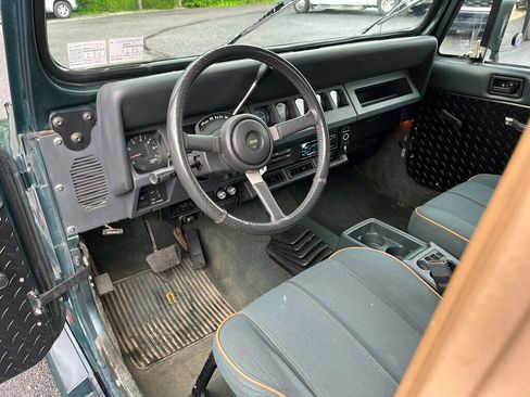 Used 1994 Jeep Wrangler S image 25