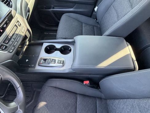 Used 2025 Honda Ridgeline Sport image 19