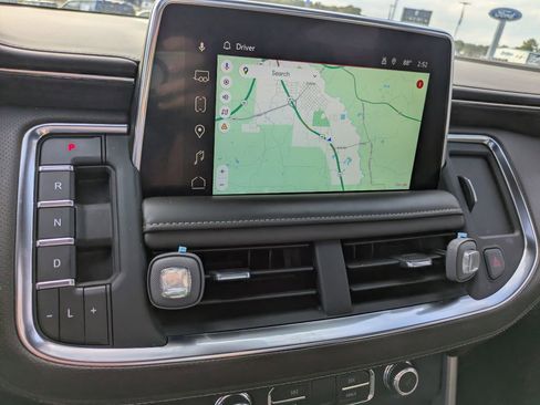 Used 2023 GMC Yukon XL SLT w/ SLT Premium Package image 17