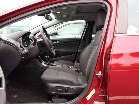 Used 2019 Chevrolet Cruze LT w/ Sun And Sound Package FWD image 10