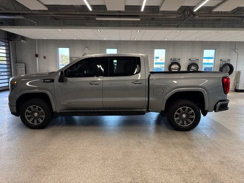 Used 2024 GMC Sierra 1500 AT4 w/ Technology Package AWD/4WD image 10