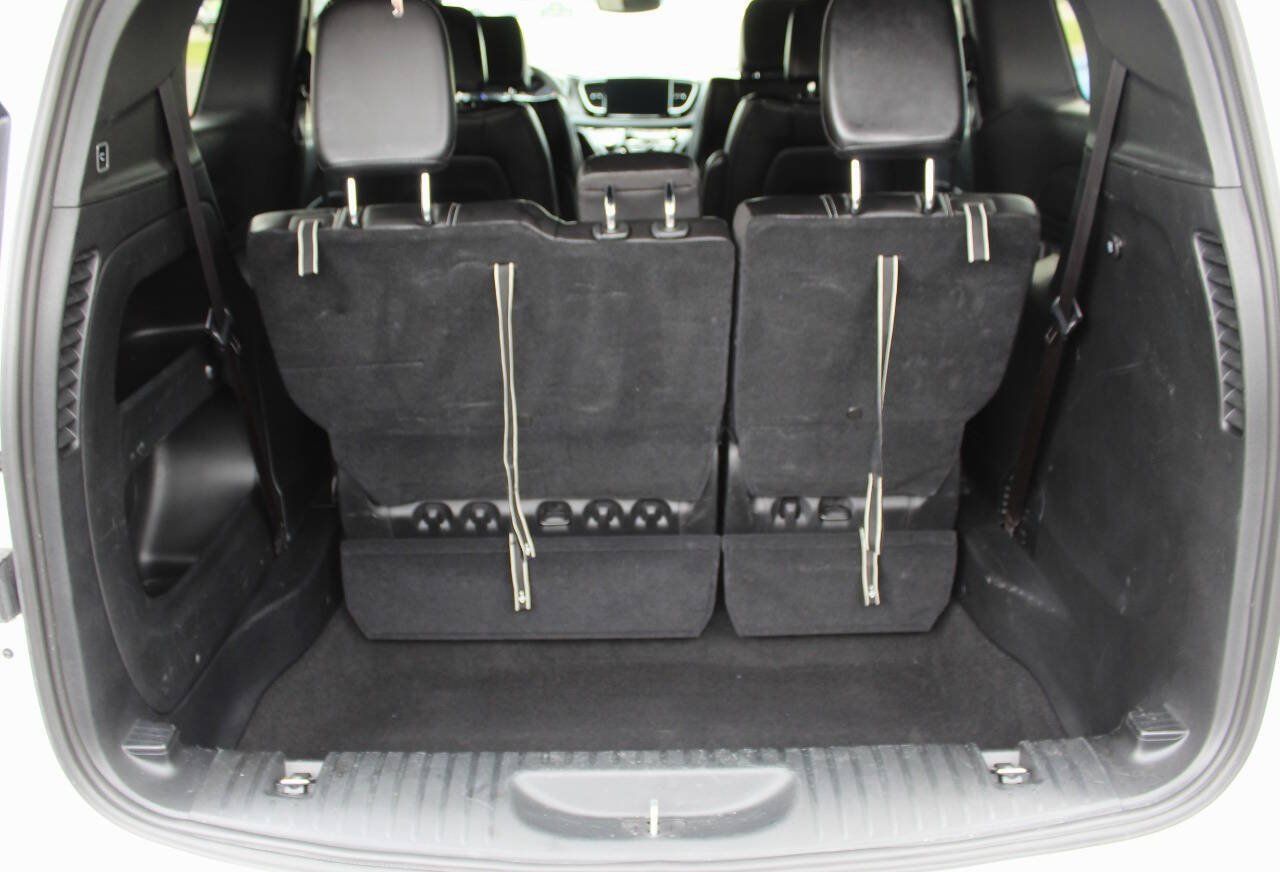 Used 2025 Chrysler Pacifica Select FWD image 13