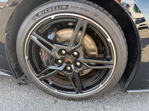 Used 2022 Chevrolet Corvette Stingray Coupe w/ Z51 Performance Package image 9