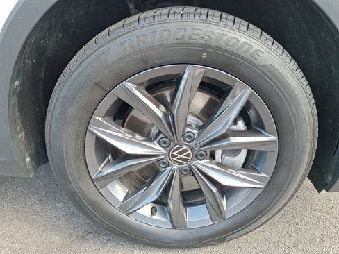 Used 2022 Volkswagen Tiguan SE AWD/4WD image 9