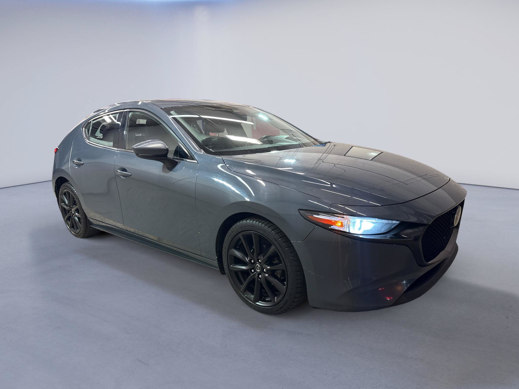 Used 2019 MAZDA MAZDA3 Hatchback w/ Preferred Package FWD image 1