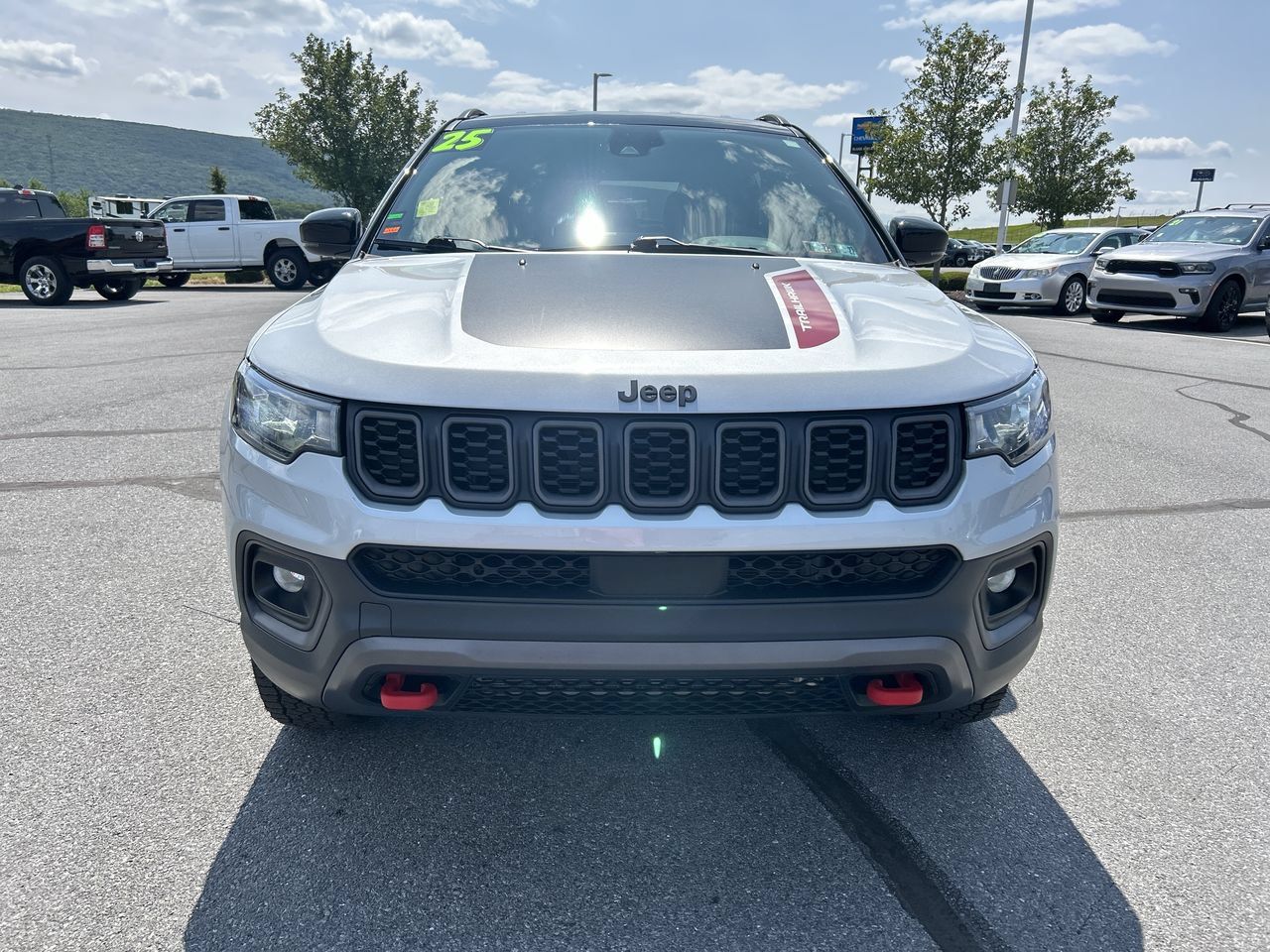 Used 2025 Jeep Compass Trailhawk AWD/4WD image 13
