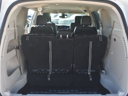 Used 2024 Chrysler Pacifica Touring-L FWD image 18