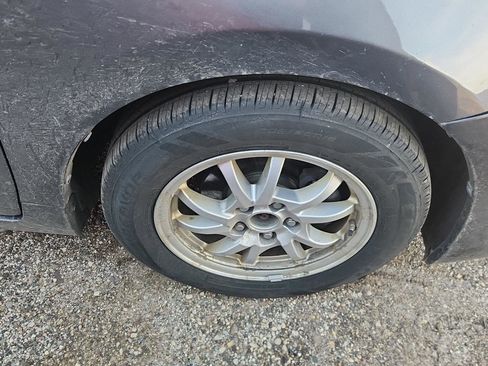 Used 2014 Toyota Prius V Three image 2