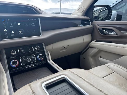 Used 2022 GMC Yukon XL Denali w/ Denali Ultimate Package image 9