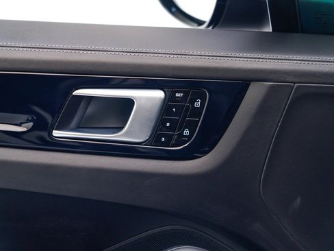 Used 2021 Porsche Cayenne S image 23